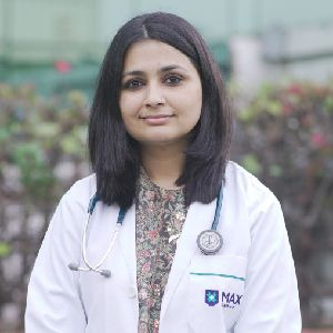 Dr. Amina Mobashir